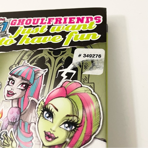 Monster High Book Ghoulfriends Just Want to Have Fun Book - Picture 2 of 15